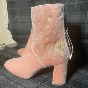 NWT Sailor Moon x GU Japan Pink Velvet Short Boots 25th Anniversary Collab